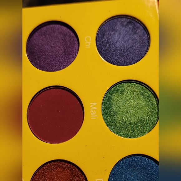 THE MASQUERADE MINI EYESHADOW  PALETTE by Juvias Place - Picture 5 of 8